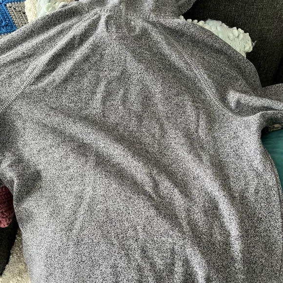 Size medium Roots hooded sweater - Picture 3 of 3